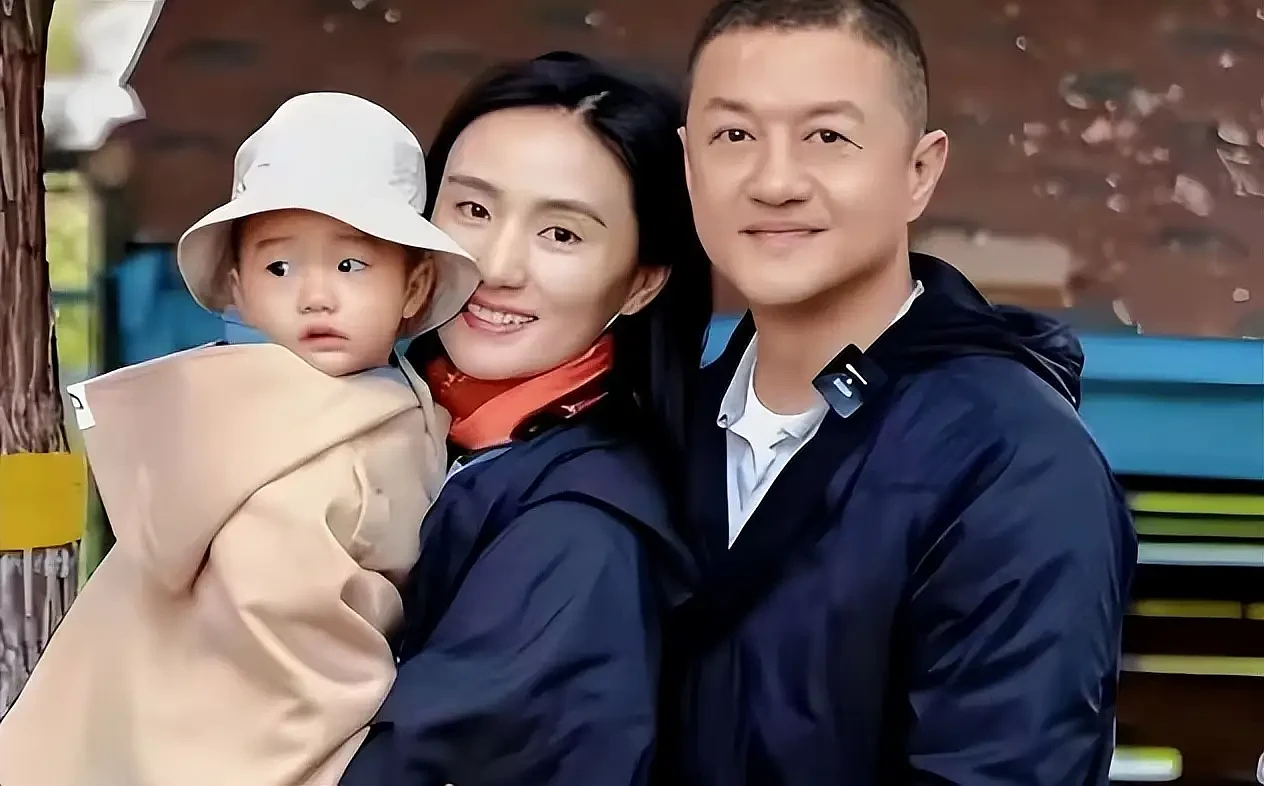 海哈金喜晒女儿庆生照,李亚鹏全家出镜(组图) - 1