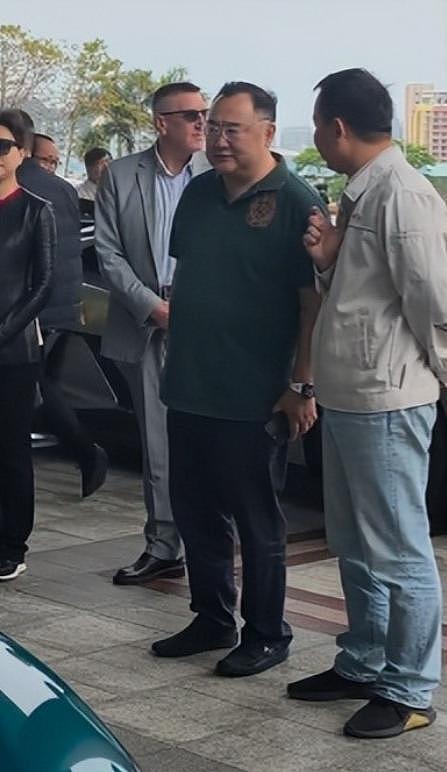 杨澜参加车展,全程被冷落(组图) - 3