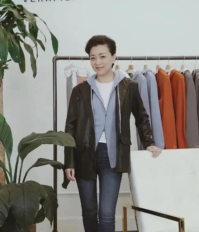 杨澜参加车展,全程被冷落(组图) - 6