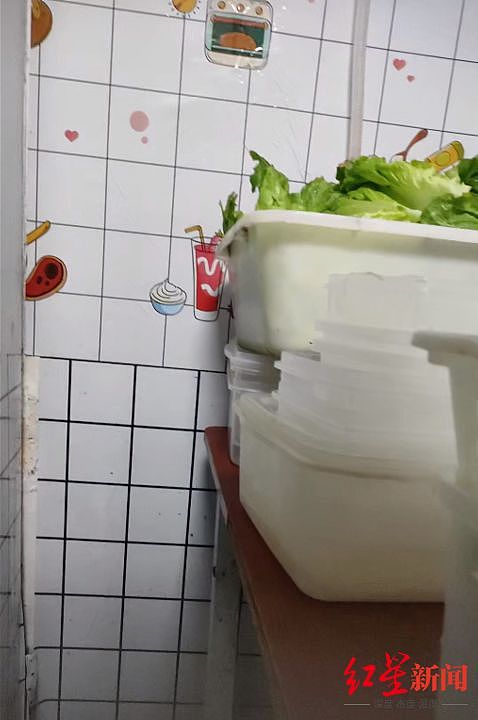 卧底3家轻食外卖连锁，中国记者曝出惊人内幕！发霉果蔬榨汁，隔夜变味菜挑出来继续卖（组图） - 1