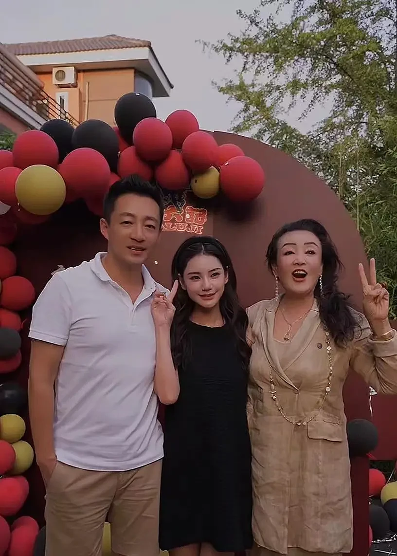 汪小菲知道错了，说怎么生了他这样的儿子，表示多生儿子孝顺张兰（组图） - 4