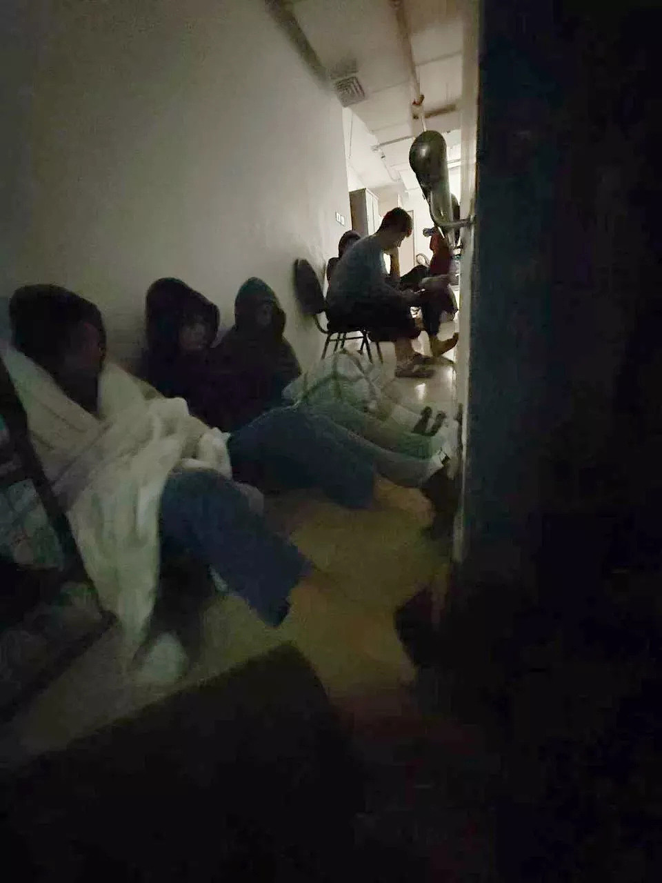 凌晨3点被拽进防空洞！中国留学生亲历中东战火：导弹就在头顶爆炸 - 2