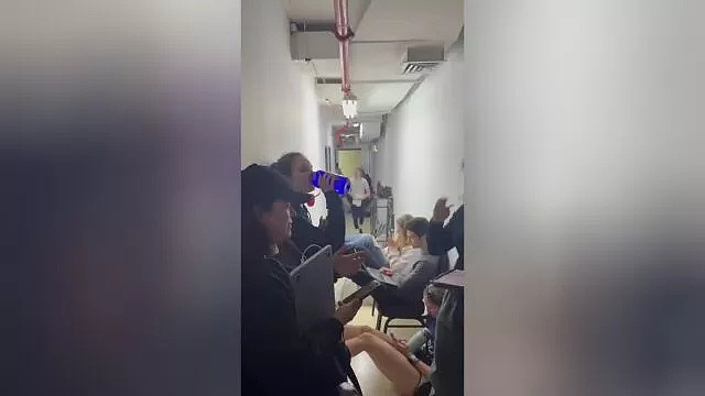 凌晨3点被拽进防空洞！中国留学生亲历中东战火：导弹就在头顶爆炸 - 4