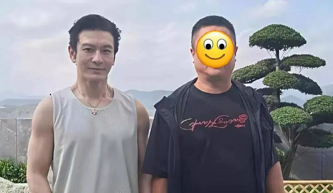 48岁黄晓明跑步被偶遇,穿4厘米增高鞋戴假发片,网友:活得太累 - 1