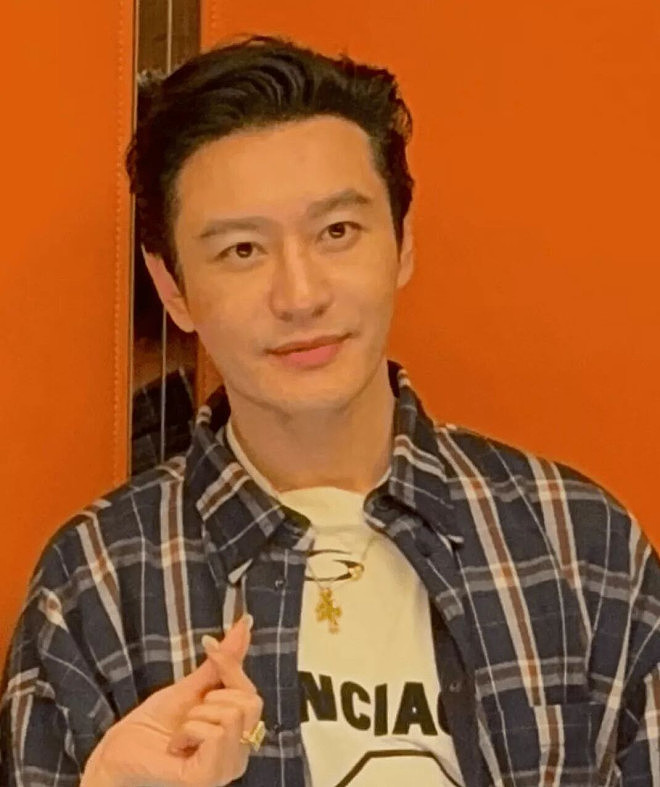 48岁黄晓明跑步被偶遇,穿4厘米增高鞋戴假发片,网友:活得太累 - 18