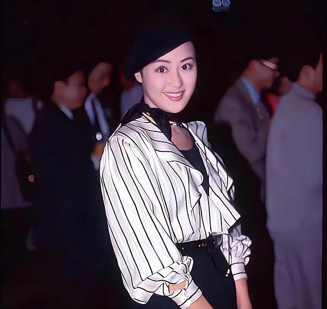 41岁仍拍三级片追求刺激？从亿万富豪再到烂片女王，她在追求什么 - 3