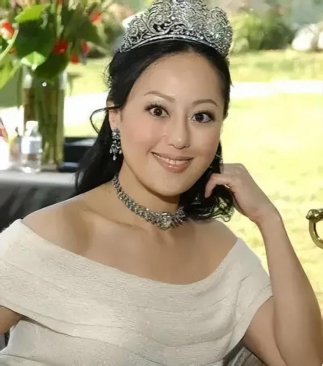 41岁仍拍三级片追求刺激？从亿万富豪再到烂片女王，她在追求什么 - 4