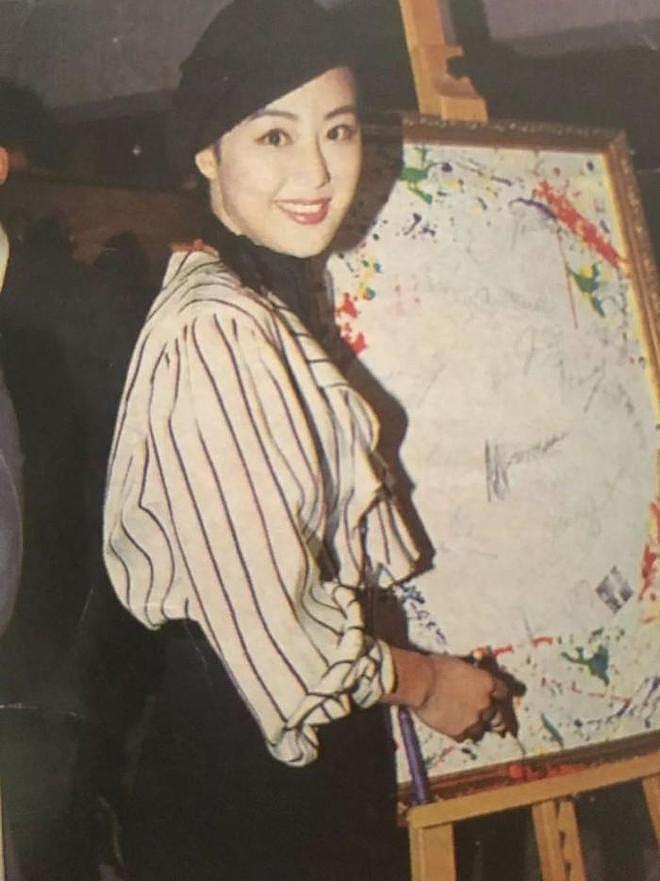 41岁仍拍三级片追求刺激？从亿万富豪再到烂片女王，她在追求什么 - 9