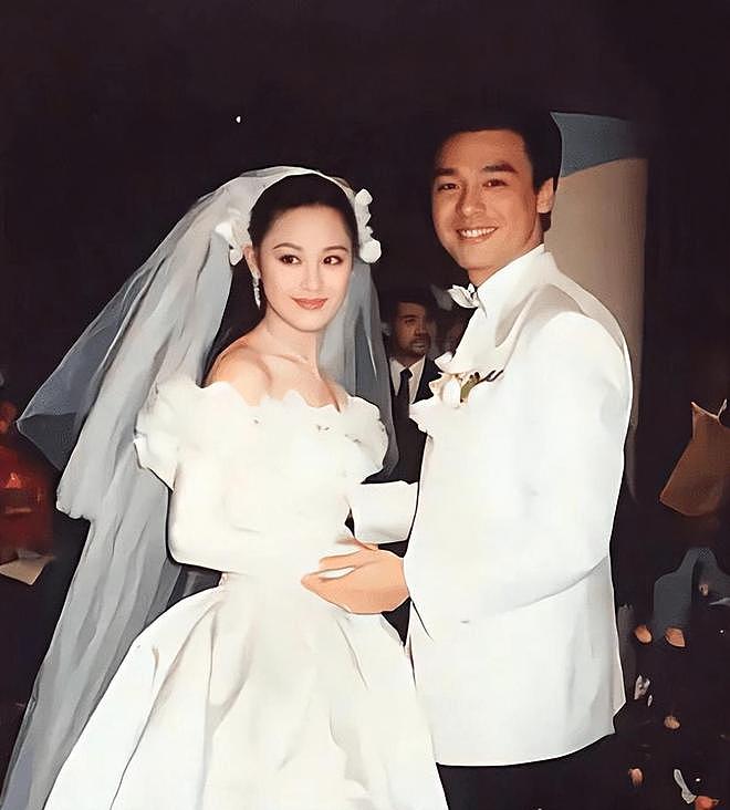 41岁仍拍三级片追求刺激？从亿万富豪再到烂片女王，她在追求什么 - 11