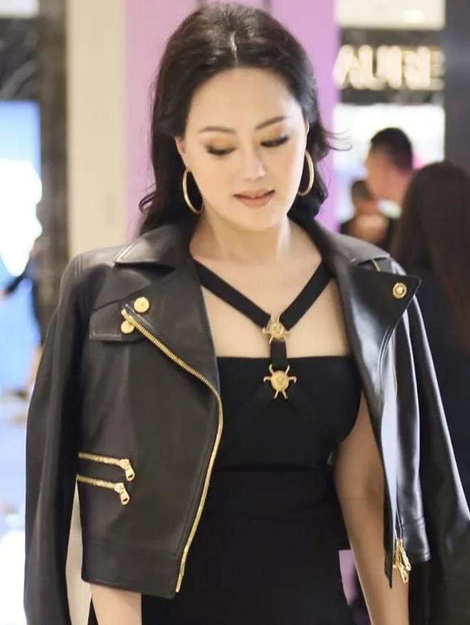 41岁仍拍三级片追求刺激？从亿万富豪再到烂片女王，她在追求什么 - 14