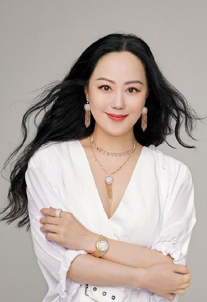41岁仍拍三级片追求刺激？从亿万富豪再到烂片女王，她在追求什么 - 21