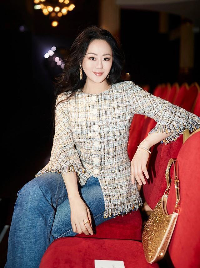 41岁仍拍三级片追求刺激？从亿万富豪再到烂片女王，她在追求什么 - 23