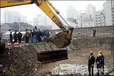 白天广场,晚上“尸”地,广州荔湾灵异事件全揭秘 - 2