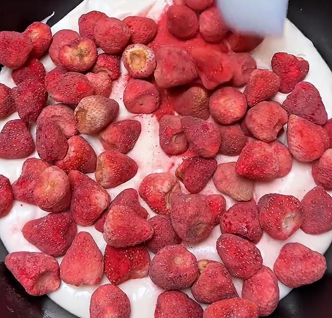 “天塌了！”这种网红零食被曝一类致癌物“镉”严重超标，测出20多种农药，含国家禁用成份（组图） - 1