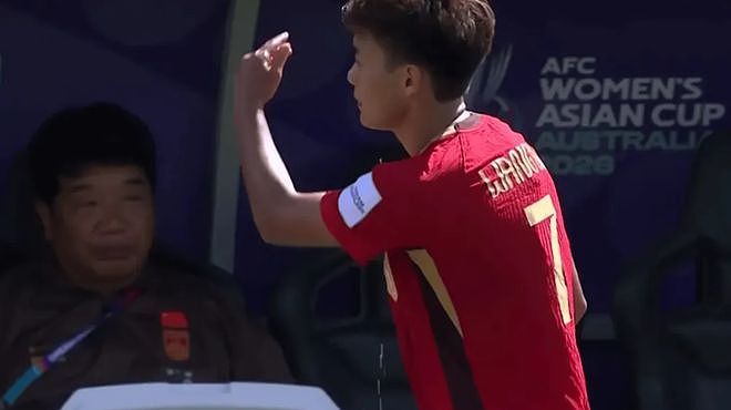 中国女足赢球仅1小时!传来2大坏消息,争冠难了,韩国裁判太严厉(组图) - 1