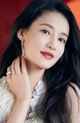 李沁被曝秘密完婚嫁顶级豪门?经纪公司紧急甩出行程表回应 - 1