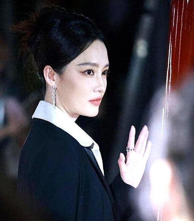 李沁被曝秘密完婚嫁顶级豪门?经纪公司紧急甩出行程表回应 - 3