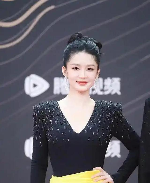 李沁被曝秘密完婚嫁顶级豪门?经纪公司紧急甩出行程表回应 - 4