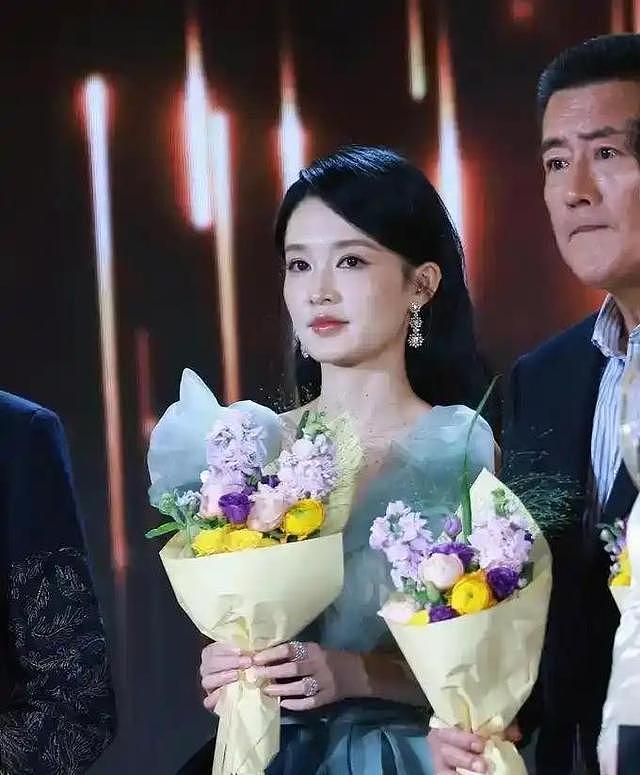 李沁被曝秘密完婚嫁顶级豪门?经纪公司紧急甩出行程表回应 - 5