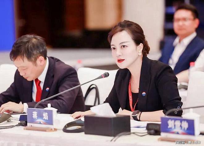 茅台最美董秘出事！高颜值照流出：过往言论被扒，3个贵人已落马 - 1