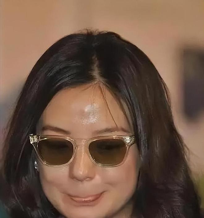 不是黄晓明！也不是马云！如今替赵薇收拾烂摊子的，是这个男人（组图） - 25