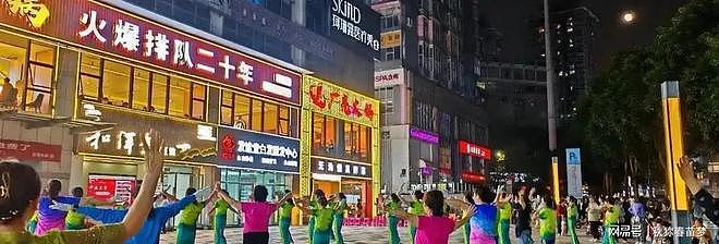 因广场舞噪音崩溃！武汉火锅店老板持刀行凶，多人受伤（组图） - 2
