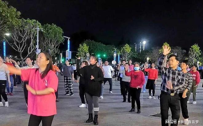 因广场舞噪音崩溃！武汉火锅店老板持刀行凶，多人受伤（组图） - 3