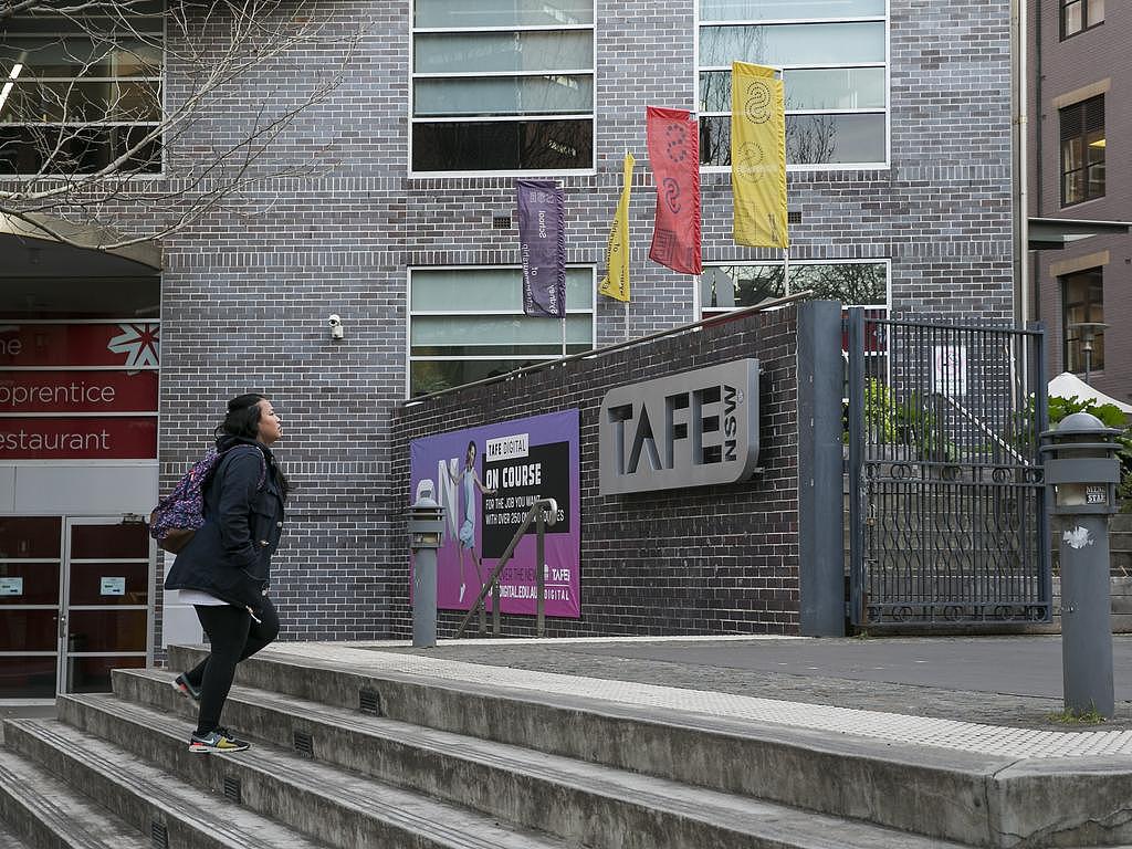 大学文凭贬值？澳洲近两成高中生首选TAFE，学门手艺比坐办公室更香（组图） - 2
