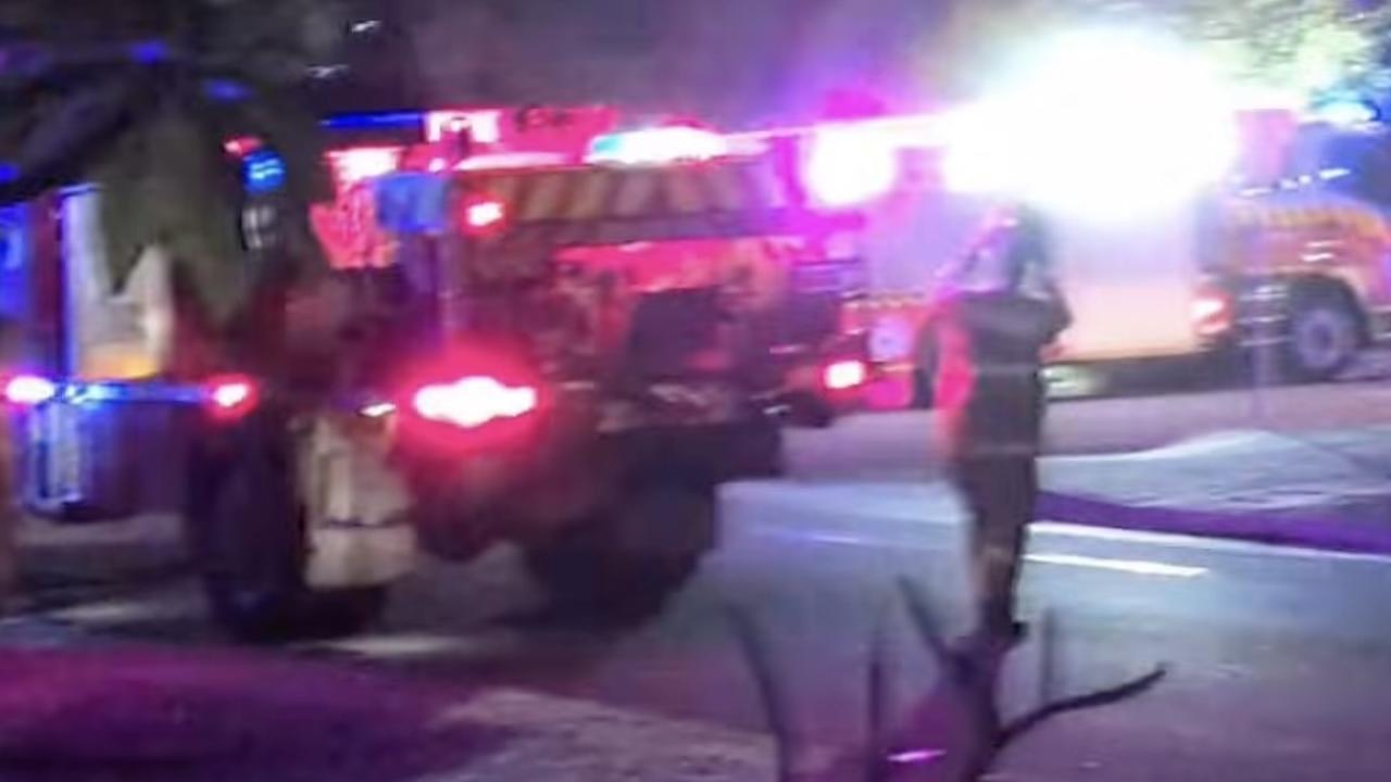 手机充电竟引发全屋焚毁！澳民宅凌晨突发大火，2人紧急送医（组图） - 2