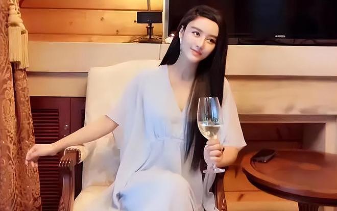 10年前，富家女花800万整成范冰冰，嫁主刀医生后，现在成这样（组图） - 9