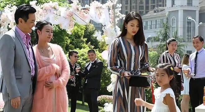 10年前，富家女花800万整成范冰冰，嫁主刀医生后，现在成这样（组图） - 18