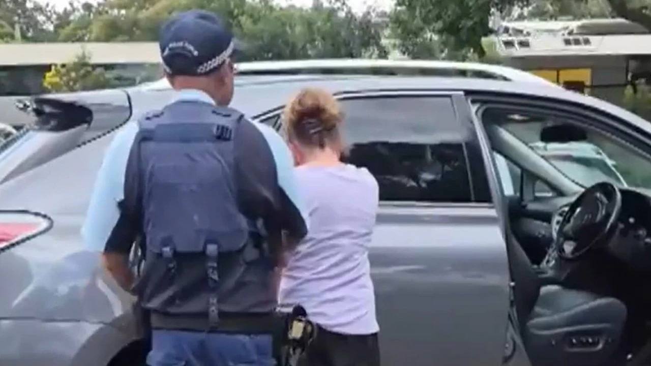 悉尼醉驾女Coles连撞5车,4周大女婴被甩出座椅险遭碾压(视频/组图) - 5