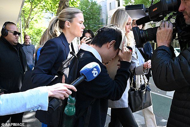 澳洲华裔医学生厕所偷拍获轻判，马斯克怒斥：驱逐法官！ - 2