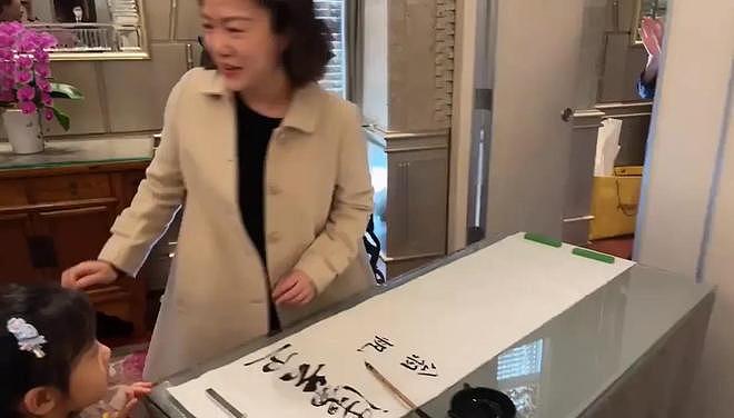 杨振宁去世半年后,49岁翁帆近况曝光,换新发型笑容俏皮(组图) - 6