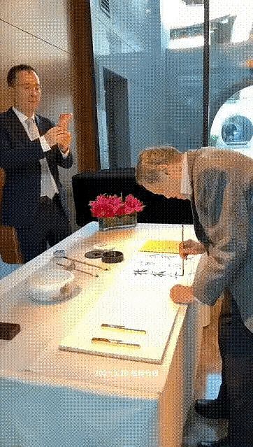 杨振宁去世半年后,49岁翁帆近况曝光,换新发型笑容俏皮(组图) - 7