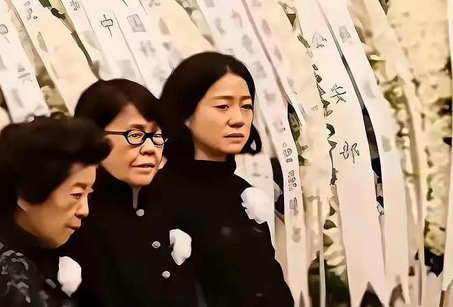 杨振宁去世半年后,49岁翁帆近况曝光,换新发型笑容俏皮(组图) - 8