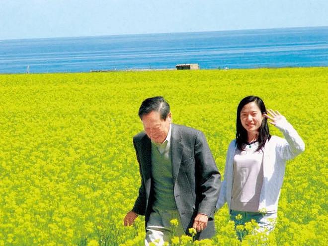 杨振宁去世半年后,49岁翁帆近况曝光,换新发型笑容俏皮(组图) - 18