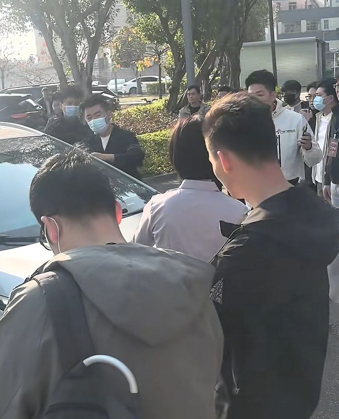 315问题车展乱象：车企黑衣人当街拦车，中国汽车维权遭遇重重阻力（组图） - 1