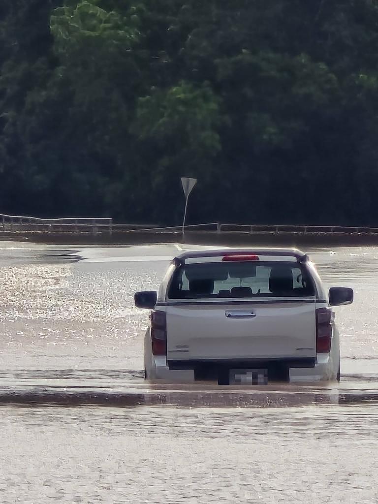 “这就是$9400万系统升级的结果”460毫米暴雨狂袭！预警迟到8小时，昆州气象局遭怒怼（组图） - 4