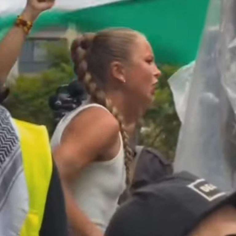 澳洲年度人物跌落神坛：因煽动言论引发巨大争议，Nike紧急解约（组图） - 2