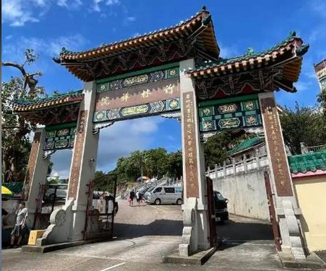 1人送医1人被捕!禅院和尚打架,网民嬉笑连天(组图) - 2