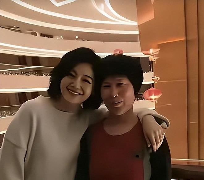 小杨阿姨直播，高情商“叫板”马筱梅，张兰骂儿子没钢镚，乱套了（组图） - 3