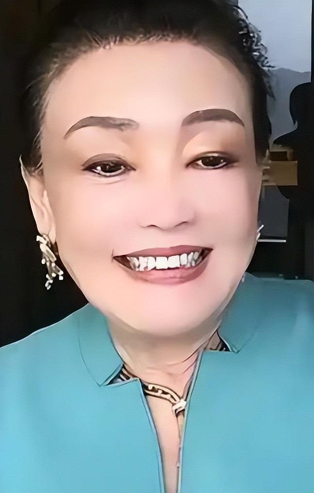 小杨阿姨直播，高情商“叫板”马筱梅，张兰骂儿子没钢镚，乱套了（组图） - 9