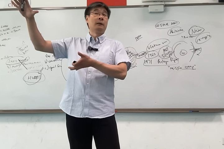 精准预言特朗普当选及美伊开战,华裔学者断言美国将战败 - 1