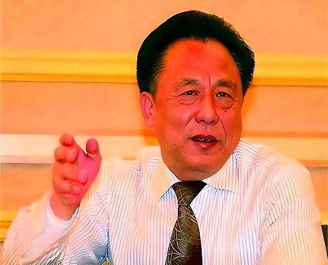 包养10位情妇，睡觉靠翻牌，生下11个私生子，75岁仍在拼命生娃！（组图） - 1