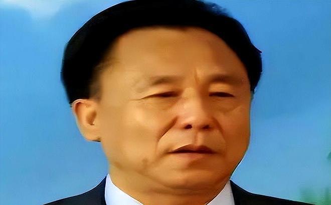 包养10位情妇，睡觉靠翻牌，生下11个私生子，75岁仍在拼命生娃！（组图） - 8