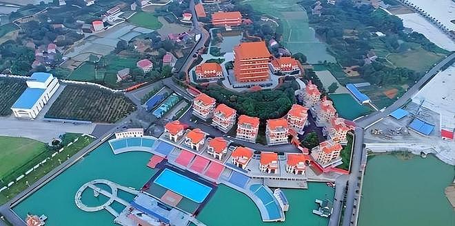 包养10位情妇，睡觉靠翻牌，生下11个私生子，75岁仍在拼命生娃！（组图） - 11