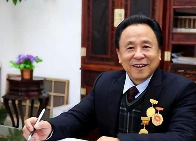 包养10位情妇，睡觉靠翻牌，生下11个私生子，75岁仍在拼命生娃！（组图） - 18