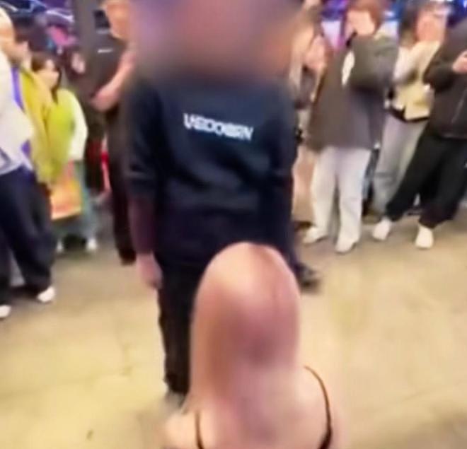 丢人现眼!一男女在长沙街头做不雅行为后续:官方通报两人被刑拘(组图) - 4