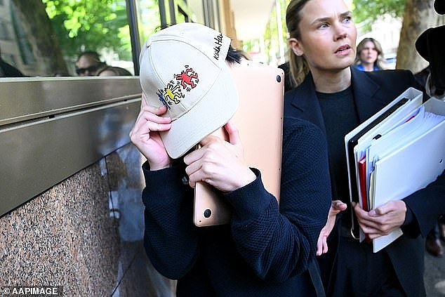 澳亚裔留学生偷拍150名女子竟免于入狱?马斯克怒斥:驱逐法官!(组图) - 3